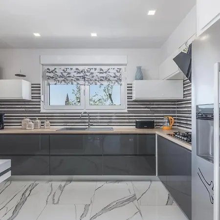 Ljiljana By Interhome בית נופש Galižana