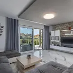 Ljiljana By Interhome * Galižana